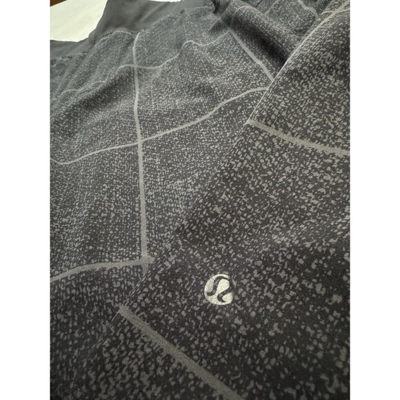 Lululemon Mens Black & Gray Plaid Checkered Shorts Size L Athletic Gym Workout - Picture 2 of 5